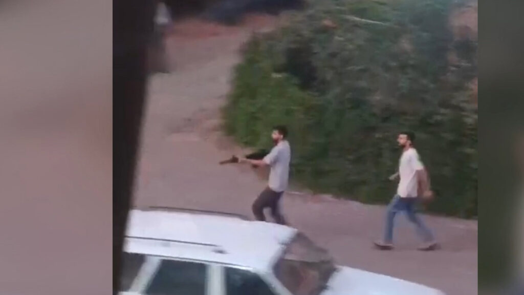Dünürler birbirine savaş açtı: Sokakta uzun namlulu silahlar patladı